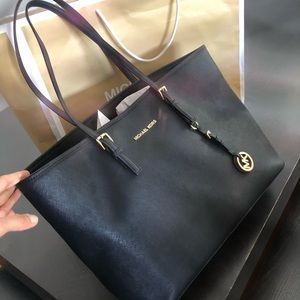 Michael Kors black jet set tote